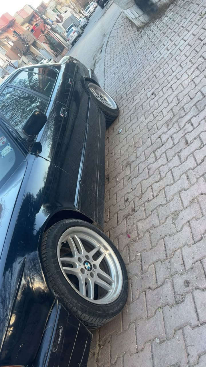 ئەم ویلانەم هەیە بۆ گۆرینەوە بە عادێ بەس عادێ یەک ویلام لەحیمی هەیە بەڵام لەحیمی وردو بی کیشیە تایەی لۆکە خواریو لەرزینی نییە ٢٠٠ برۆ کیشەی نییە ❤️ السليمانية, العراق


**إذا كنت صاحب هذا الإعلان وتريد حذفه لأي سبب، رجاءا أرسل رسالة إلى الدعم الفني**