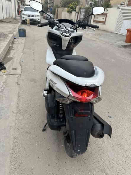 جيل اول ياباني دراجه خير من الله بيها طخات موضحه بلصور 
دراجه حلوه ونضيفه 

محرك مكفول من الفتح جيب ١٠٠ فيتر وفحص 

معدل خير من الله بس شلعتها ضعيفه شويه بسبب الكلج الخلفي يتبدل ترجع وكاله كل عيوبها حجيتها  

دراجه تدفئه يدات لايتات زنون 

والباقي كدامكم كله 

تجي تاخذها من باب البيت وتشلع عيوني 

سعرها جوه سوك لغرض الحاجه رايدها مليون و٣٥٠ الف قفل  المو شراي لا تجي تعامل جوه هيج سعر المعذره من جميع كلكم اخوتنا ومحد يقبل يكسر حلال الثاني 

دراجت الله شاهد ماخذها مليون و٧٥٠ قبل شهرين 

ودا بيع لغرض سفر والمعذره طولت عليكم 

*********** 

ادمن وافق
