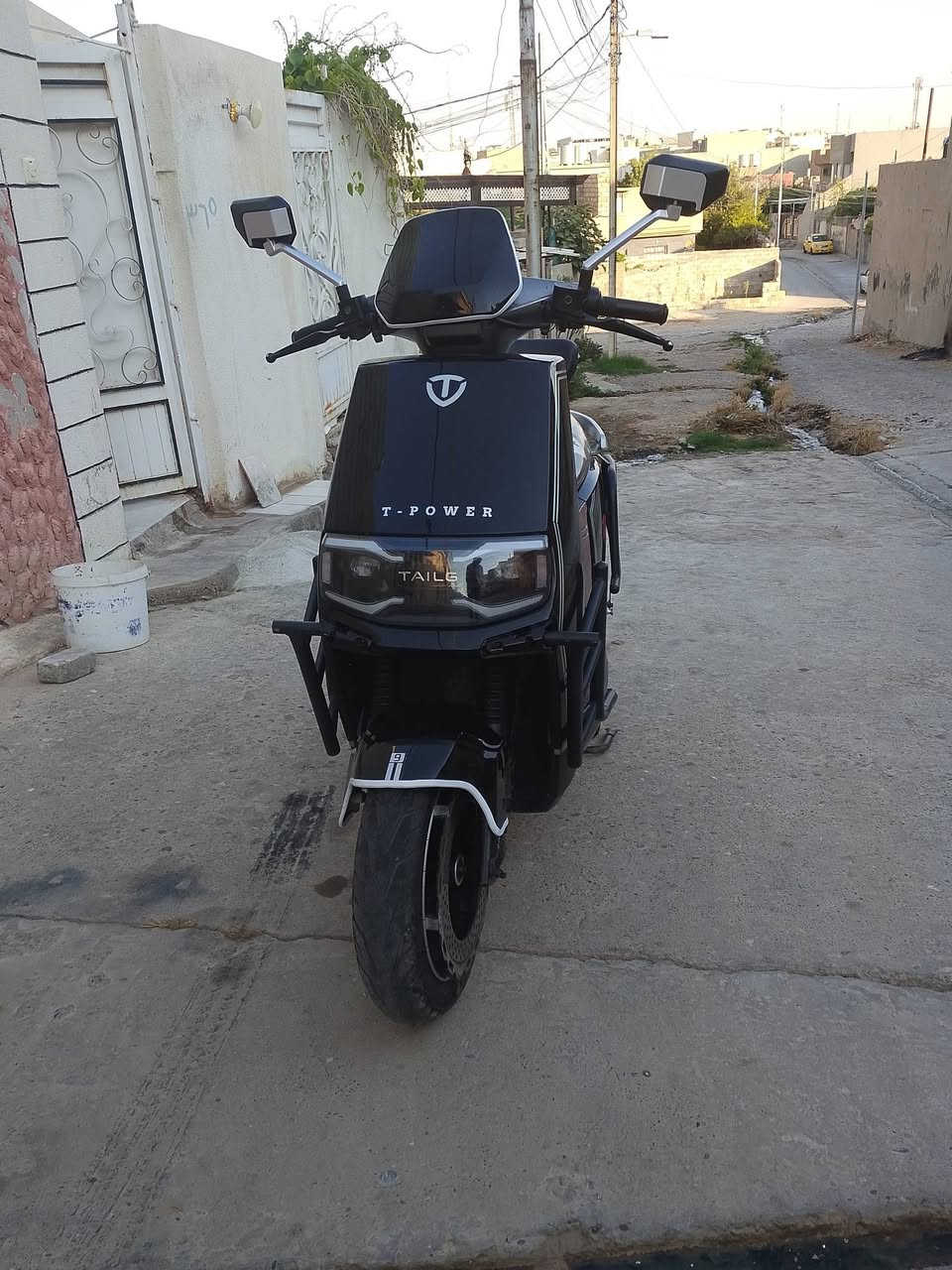 مطور تيسلا مدرع نظيف شرط الفحص  سته بطاريات اكبار تشغيل عن بعد الملف ١٥٠٠ سرعه ٥٠ حقيقي وباقي التفاصيل عل الاتصال السعر مليؤن وميه بي مجال  الرقم ***********
