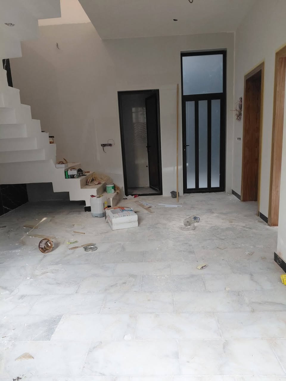 دار للبيـــــــــــــع مساحه ٢٠٠م واجهه ١٠م نزال ٢٠م طابو صرف طابقين زيرو صفر 2026 /2/10 تفاصيل 
حي الفرات شارع100 كليه الطب المنطقه مخدومه 
الطابق الأرضي غرفة نوم وصاله ومطبخ ومجمع صحيات 
الطابق الثاني٣نوم ومجمع صحيات مواد البناء إيطالي اسباني الارضيه ول صحيات مرمر درجه أولى 
للاستفسار اتصل وتساب ***********
