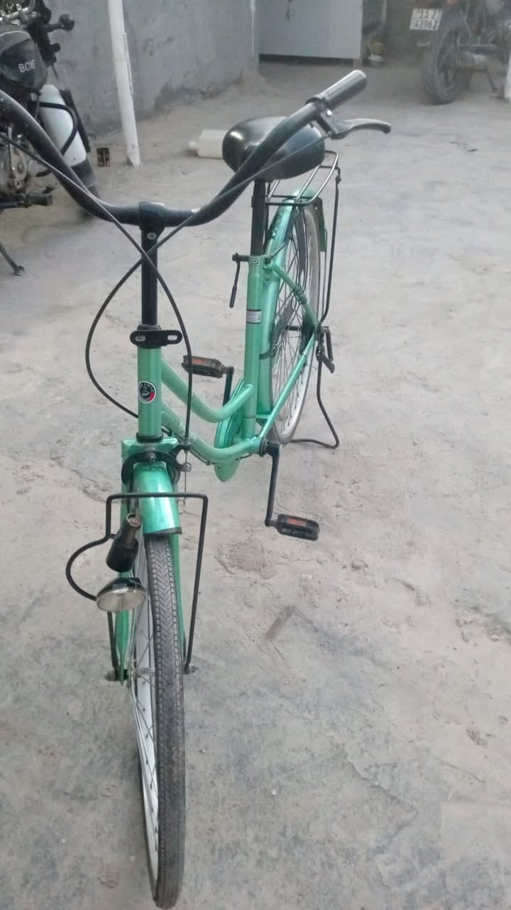 بايسكل
السعر 100وبي مجال 
العنوان بغداد الخطيب
لتواصل :***********
