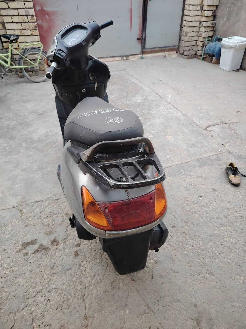 سلام عليكم سبيسي ياباني للبيع مفتوحه رايمر كفرات اصلي كهربائيات شغاله السعر550
***********
