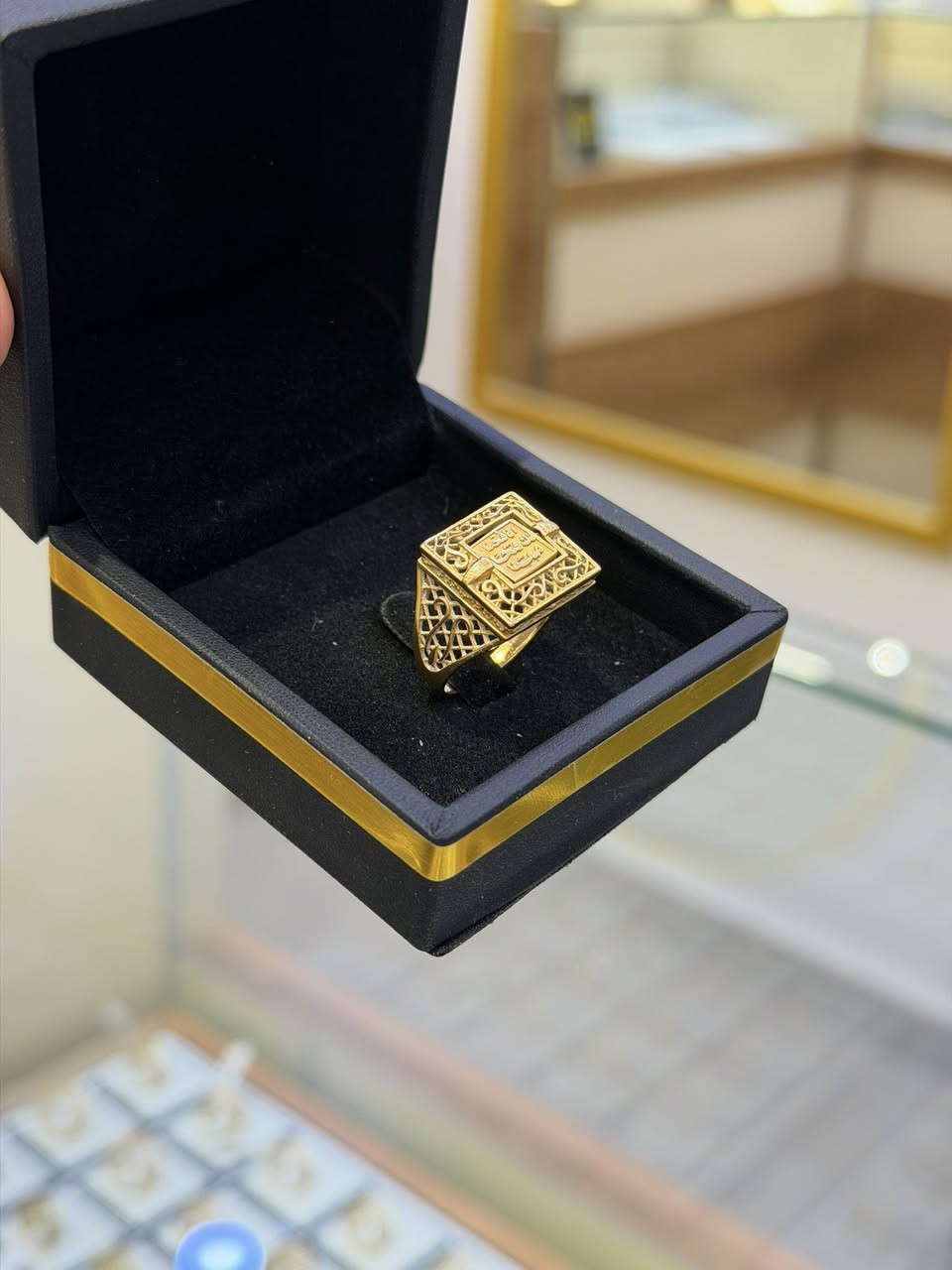 ذهب مستخدم 
سعر مثقال البيع 975
سعر الشراء 950 
شركة القسور لتجارة الذهب 
العنوان ناصرية تاج مول طابق الارضي 
يوجد خدمة توصيل ***********
