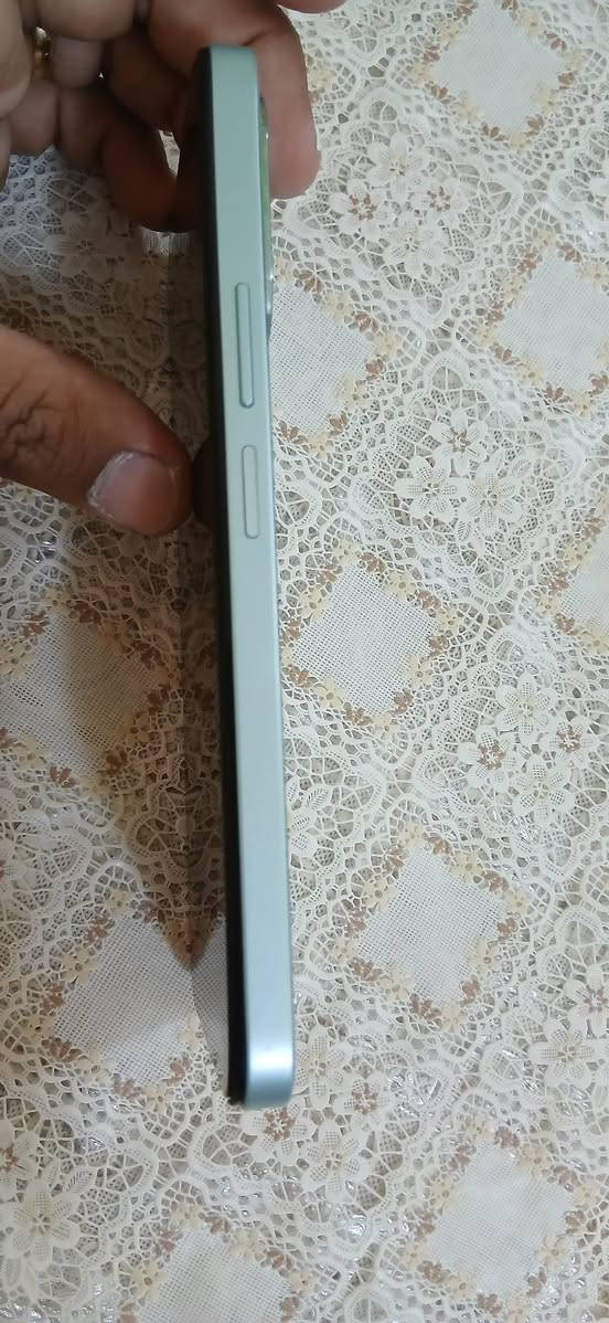 السلام عليكم 
هونر x6c  جديد شخط ما بي 
ذاكره 128 عشوايئيه 6+6 توربو جهاز كلش حلو اداء و لمس و يدعم الذكاء الصناعي 

غراضه كامله الاصليه شاحنته جديده الاصليه مالت الكارتونه و الكيبل هم جديد 

مواصفاته بالصور موجوده 
جهاز مستخدم اقل من شهر 

مكاني جميله عندي توصيل داخل بغداد فقط بالنهار 
*********** عندي واتساب 
سعره ١٦٥ و بي مجال بصيط 
شكرا
