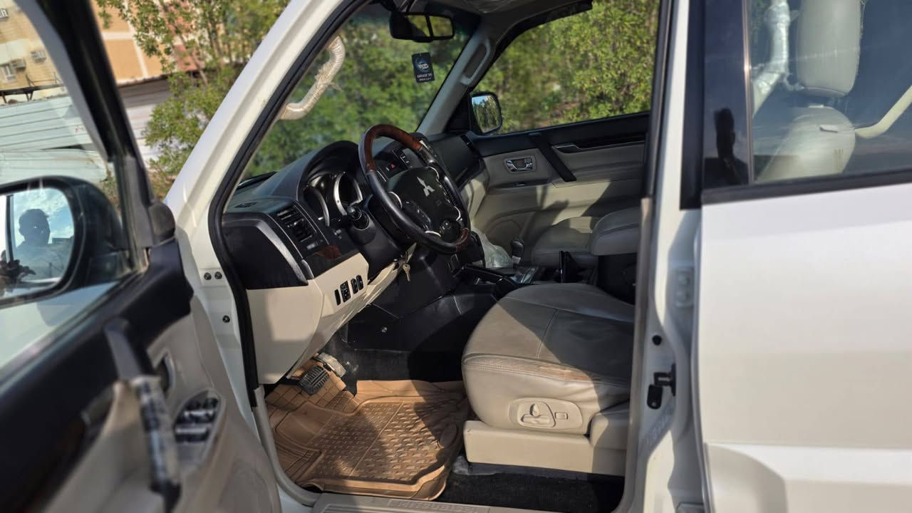 السلام عليكم
ميتسوبيشي باجيرو  موديل 2011 مكفولة بيه كم شخط بسيط بدون تكحيل أو صبغ

محرك كير اكسل مكفولات السيارة جاهزة من كل شي ماشية192 الف  كيلو السيارة موجودة بابل  مكينة 3500 رقم بغداد والسنوية نافذة نهاية سنة  2026 باسمي تحويل مباشر سعر البيع160$ مع مجال قليل

موبايل ***********
