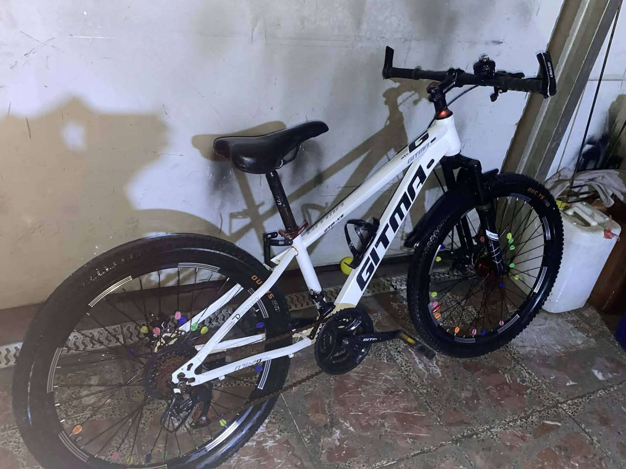 سلام عليكم بايسكل للبيع حجم 24 الكير عاطل والبريك واحد منهن عاطل السعر 65 وبي مجال  مكاني بغداد شهداء البياع الاتصال *********** او مراوس بناتي
