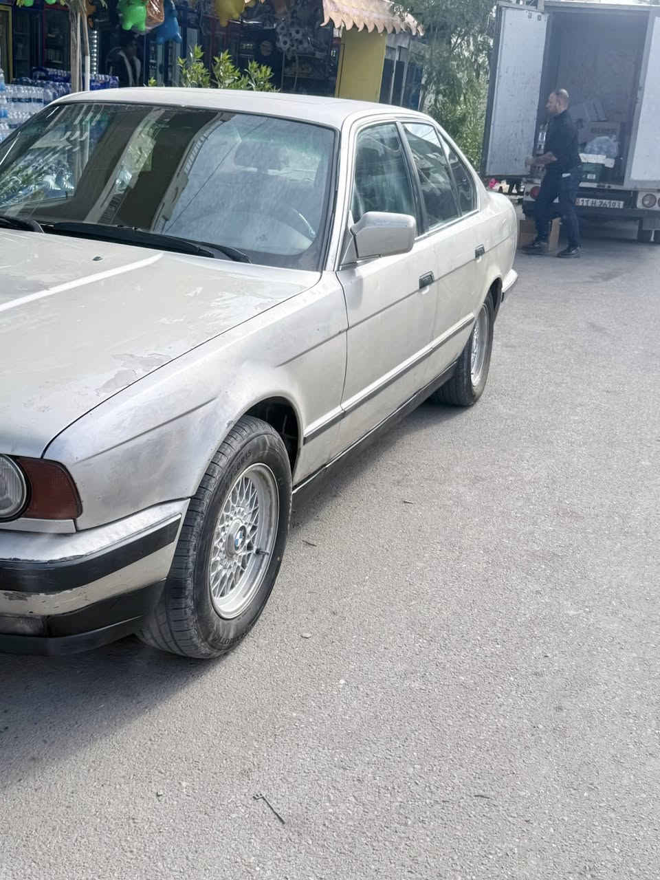 ‏سلام عليكم BMW 535 رقم الإنجليزي مشروع وطني الأنبار باسمي السيارة على وضع الشركة￼عدة البنيد كير مكينة شرط الصدر ￼دبلات تخم تاير غرفة كهربائيات تبريد كله جديد ￼ شرط 1000 دينار مذب على السيارة ￼مكان السيارة بغداد الدورة نهاية شارع 60 سعر 70 ورقة مجال بسيط ***********￼￼
