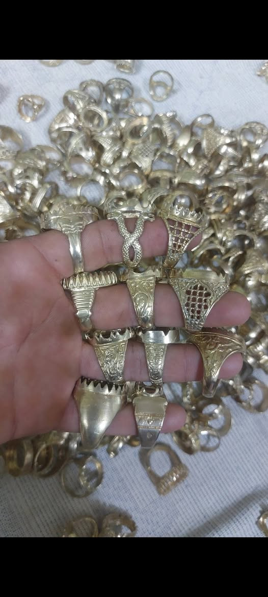 سلام عليكم للبيع قوالب نحاس اصفر ذهبي صافي احجام وموديلات مختلفة الشراي الي على باب الله يراسلني خاص ويتدلل


**إذا كنت صاحب هذا الإعلان وتريد حذفه لأي سبب، رجاءا أرسل رسالة إلى الدعم الفني**