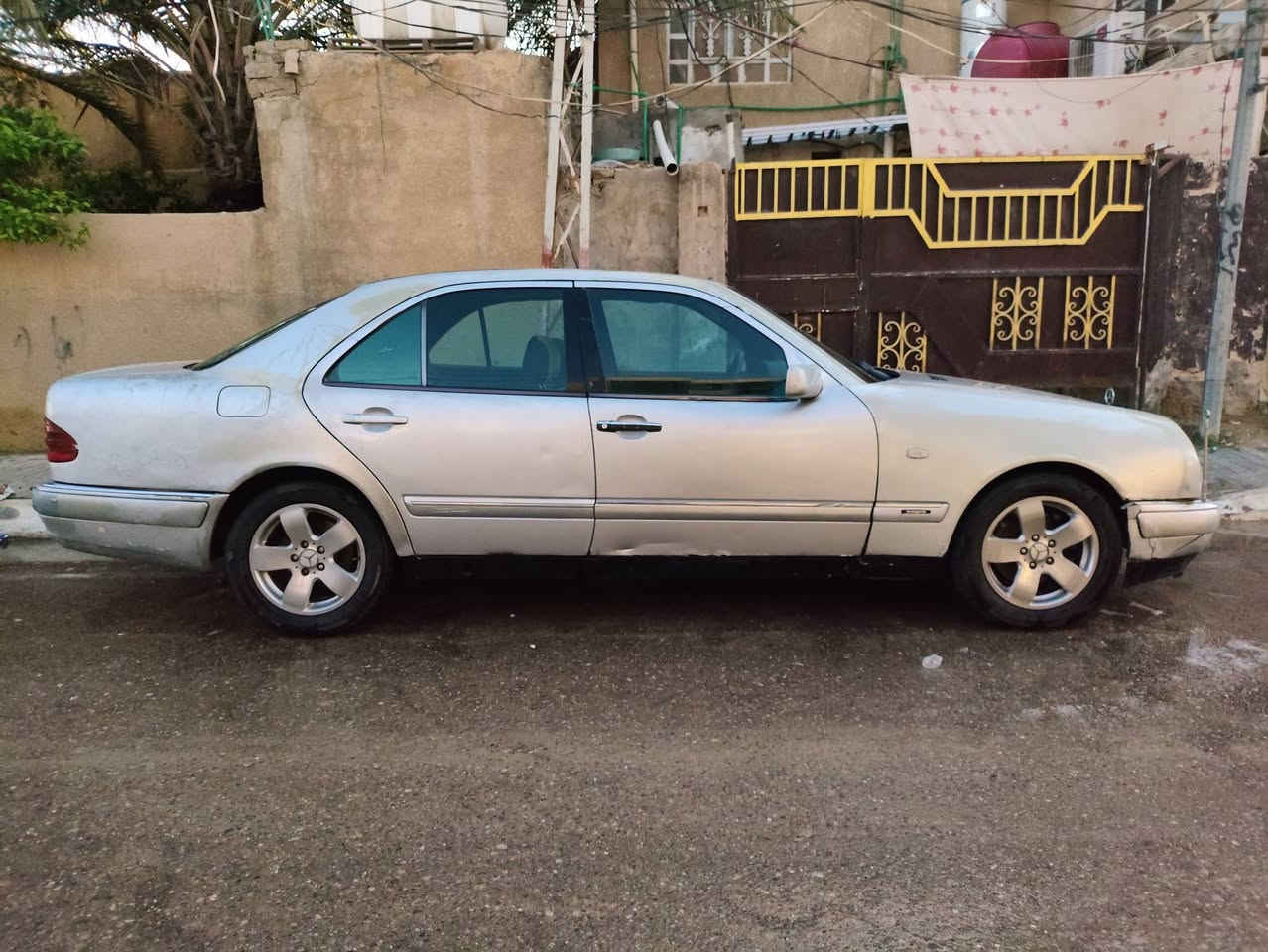 السلام عليكم مارسدس ام عيون موديل 96 افنگارد السياره جارده  بأسمي سنويه منتهيه مكينه vvt-i تبريد شغال حداديه نص عمر تخم تاير  ابيع عالموجود وشرط التحويل
السلام عليكم مارسدس ام عيون موديل 96 افنگارد السياره جارده  بأسمي سنويه منتهيه مكينه vvt-i تبريد شغال حداديه نص عمر تخم تاير  ابيع عالموجود وشرط التحويل 
الشراي يتصل 
***********
