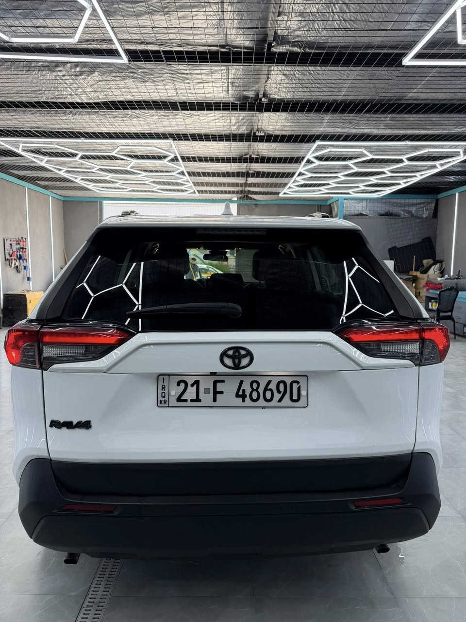 تويتا راف فور 
موديل 2024 
مواصفات فول XLE AWD
عداد إلكتروني 
شاشه كبيره كار بلي 
رادار جانبي 
رادار امامي 
كاميره 
سلايد 
تحكمات استيرن 
كشنات كهربائي 
صندوق شفط كهربائي 
تشغيل عن بعد 
بصمه
لايتات ليد بيلاد زينون
سياره بيها بعد هواي مواصفات
سياره قطره صبغ ما بيها فقط بيها اربع مكانات بارد
بيها شواصي امامي خلفي  
بدون أرباك سياره كلها بلاد 
رقم شاصي ناشرها بل صور موجود حتى سونار ناشره 
ماشيه 16 الف سياره 
رقم سنويه كلها جديد باسمي شرط تحويل وكاله غرامه كلشي شرط 
گير محرك كلها كلها شرط ما ملعوب 
مكان سياره كركوك 
سعرها 238 وبيها  مجال بسيط 
***********
