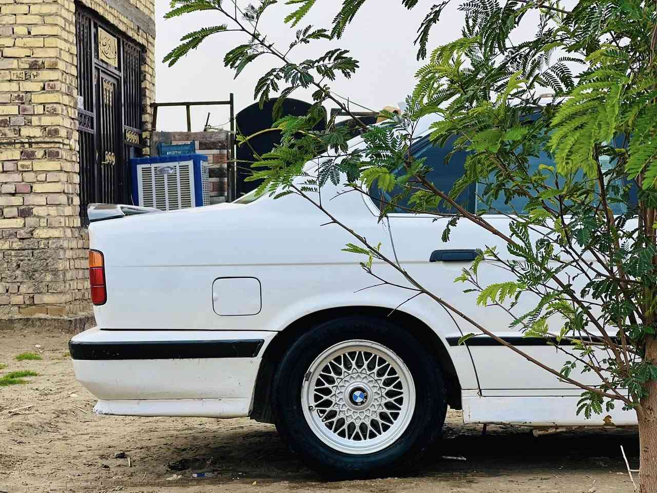 السلام عليكم مستعجل ع البيع بسعر مناسب جداً
525 مسكر فانوس موديل 90 اوتو 

صلاح الدين مشروع وطني سنويه لل28 
تبريد شغال 
مكينه كير ترايك. مفتوح 
حداديه وسط 
تخم ويل خليه + تخم تاير جديد 
كهربائيات شغالة من الطول للطول 
سياره احلا وارتب من الصور

مكاني الديوانيه الحمزة الشرقي 

***********
