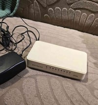 NETGEAR FS208 • سويتش 8بورت • نظيف جدا