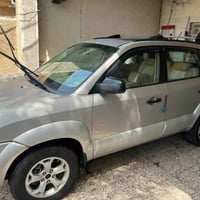 توسان مديل 2009 نضيفه جدا  مكفوله عدا بيه طخه بسيطه  بلصندوق باقيه على...