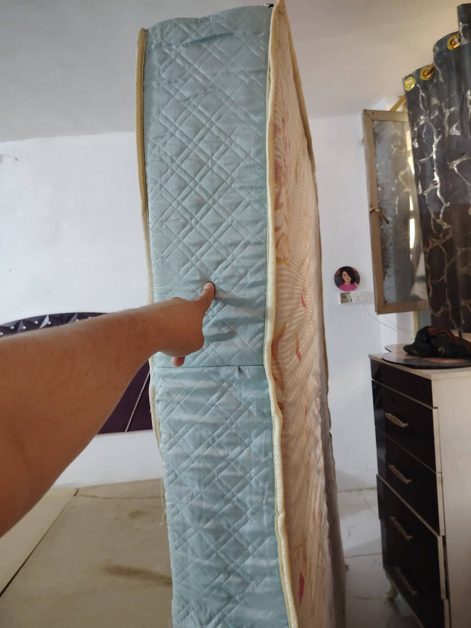 تمام دوشك جربايه نفرين نظيف اخو جديد طول مترين 200 والعرض 180 ومبرده جديدة ستعمال قليل الحجم 2500 اريدهن ثنينهن (ب200) للاستفسار رقم ***********

