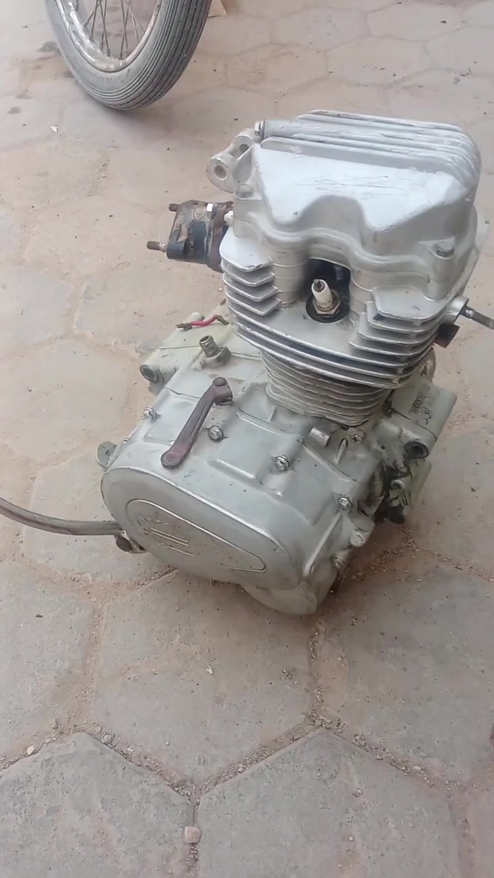 سلام عليكم
محرك 4 كير للبيع سعرة 25 الف نهايته ‏
المحرك عطلان 
‪0783 649 0905‬‏
