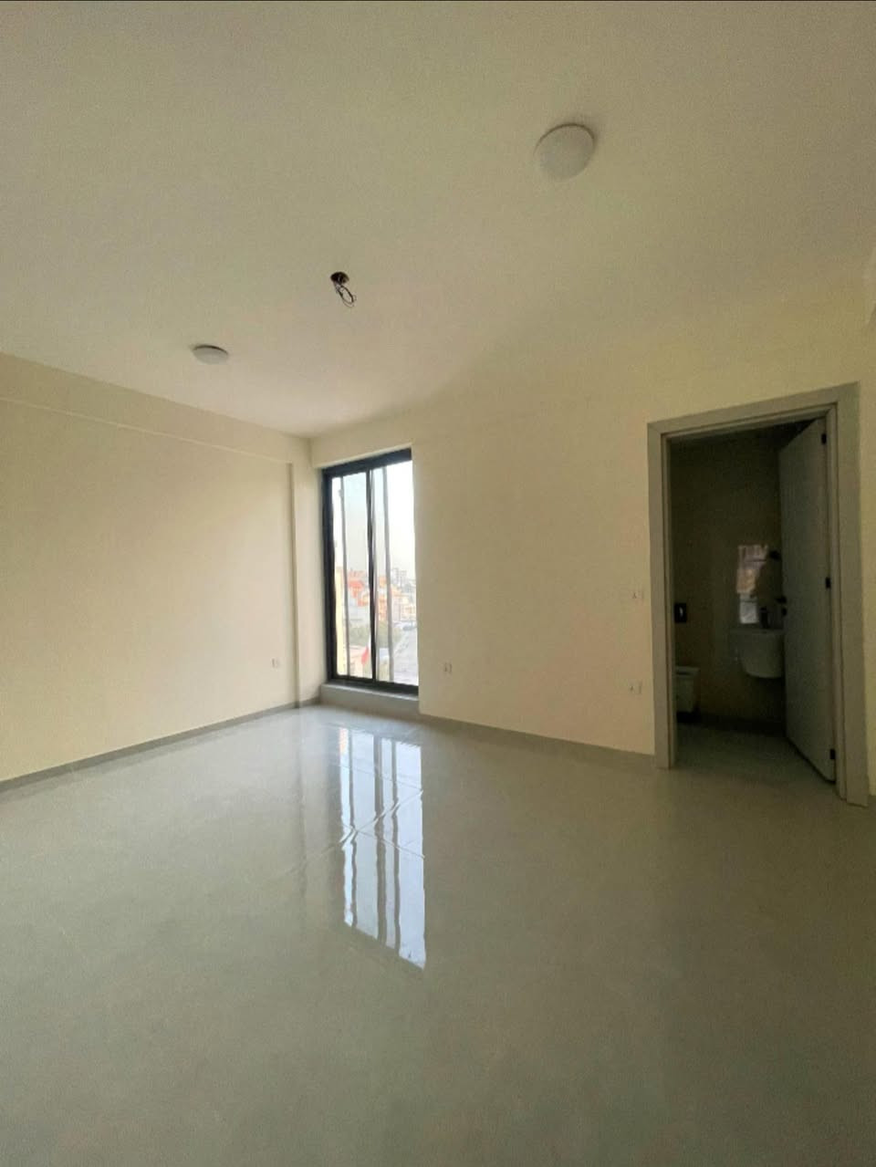 للايجار التجاري 
بناية جديدة في المنصور - المتنبي قرب شارع الرواد 

المساحة 280 متر مربع 

تحتوي على 10 شقق كل شقة غرفتين نوم وصالة ومطبخ وباقي الخدمات 

🔴توجد شقتين مـن ضمن الشقق تحتوي على غرفة نوم سويت وصالة ومطبخ وباقي الخدمات …

🔴البناية مجهزة بمصعد و منظومة إطفاء و الشقق مجهزة بمطابخ 

🔴نستقبل كافة عقاراتكم في المنصور

للاستفسار ***********

.
.
.
.
.
.
.

#عقارات #بغداد #الكرخ #استثمار #المنصور #الرواد #ايجار
