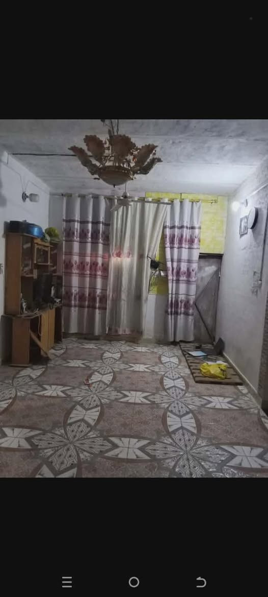 السلام عليكم بيت مساحته 200م بحي الملايين قرب بيت الاخ حامد ابو جوادين يحتوي على غرفتين وصاله وبراني وصحيات البناء بلوك ورباط السعر والاستفسار مراسلة الصفحه او الأتصال ***********
