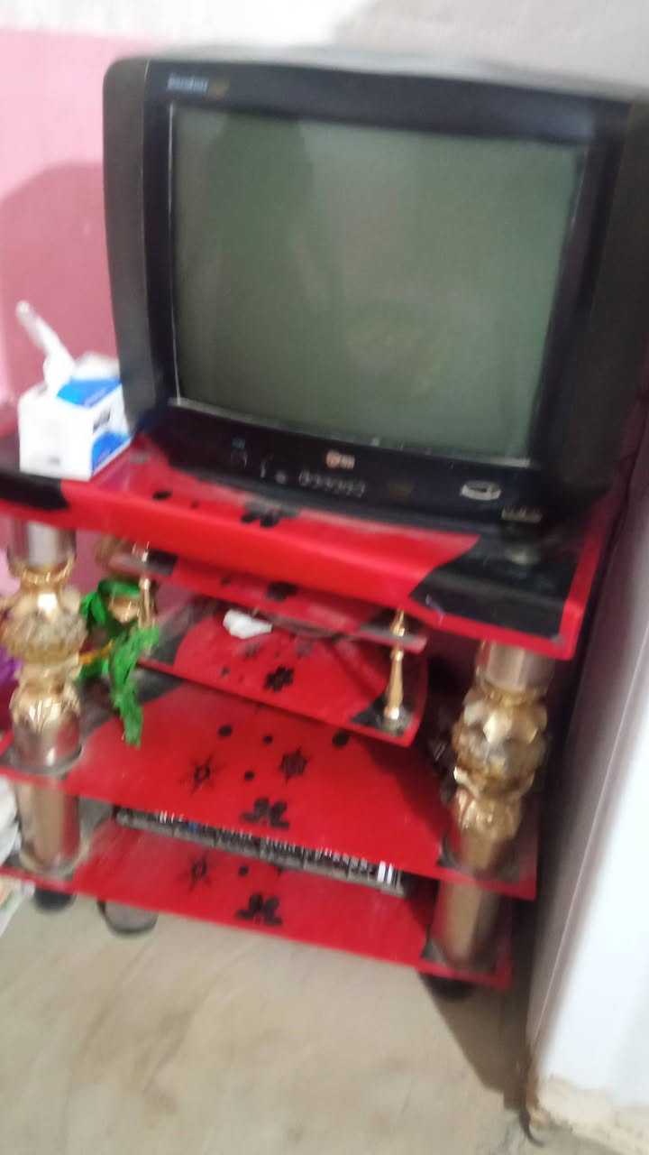 سلام عليكم شباب تفزيون جديد عل فحص تجي وتفحصه اله تاخذه هوه والمعرض ماله السعر 50 وبي مجال الخاص موجد وهاذ الرقم ***********
