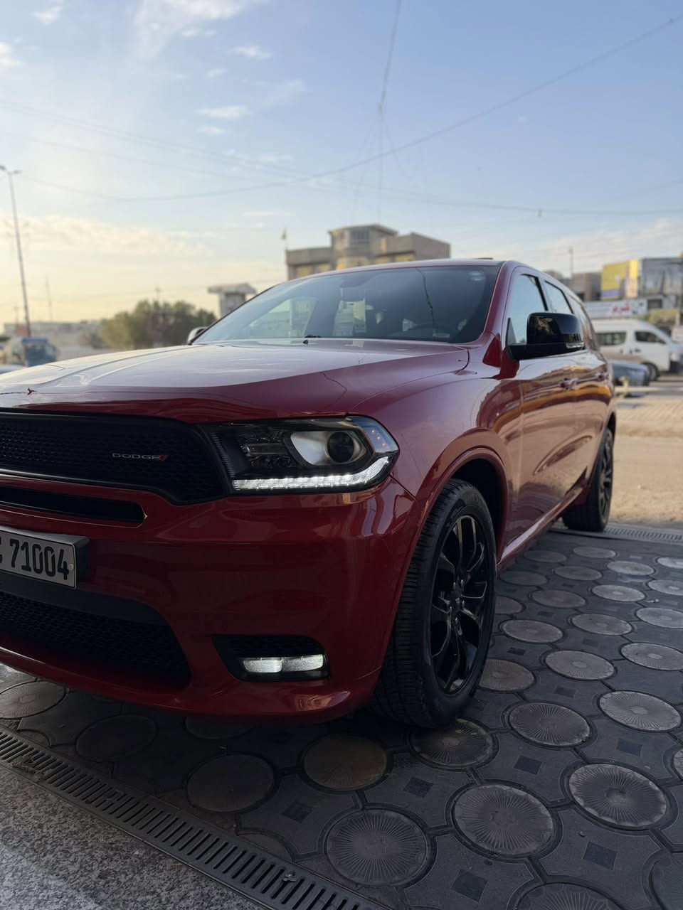 السلام عليكم 
بيع او مراوس بشمالي 
السعر288 مجال بسيط للشراي يخابرني 
دوج دورنكو ( DODGE DURANGO ) 
اللون : احمر 
الفئه : GT PLUS ( بلاك اديشن ) يعني 1/1 
موديل: 2019
رقم السياره: اربيل الدولي هزه وسنويه جديده بسم ولد صديقي ( ساكن بغداد ) تحويل او وكاله بأي وكت  
المحرك: 6 سلندر 3600
المسافه المقطوعه : 37 الف 
حاله السياره : كفاله عامه ( لاضربه ولاصبغ ولاتبديل ولافتح
1- سلايد رووف ( فتحه سقف )
2-كاميرا خلفيه دواره 
3- شاشه كبيره مع نظام ملاحه نفكيشن GPS
4- رادار خلفي وجانبي 
5- توقف ذاتي عند فتح الباب
6- داخل شامو اسود بلاد  
7- دخول ذكي بصمه
8- سستم صوت الباين مع سماعات الباين 
9- شفتات استيرن 
10- حساسات خلفيه
11- المقاعد الاماميه ( حضن ) وكهرباء
12- مرايا متحسسه للاضاء العاليه + نقطه عمياء 
13- المصابيح زنون بلاد ( عالي وناصي )
14- شاشات خلفيه بلاد 
15- مري قلاب + اشاره بالمري + هيتر بالمري
16- المقاعد الاماميه والخلفيه تدفىه مع استيرن تدفئه
17- كرسي السائق خزن ميموري ( وضعيات الجلوس )
جنطه كهرباء
***********
مكان بغداد جميلة
