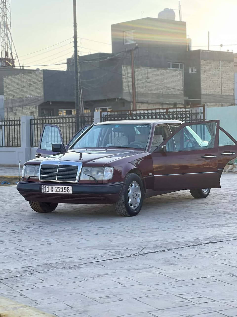 سلام عليكم (بيع أو مراوس بكوري مارسيدس دب 300 مديل 90 مكينه 3000بطه مصبوغه عام جماليه رقم إنكليزي هزه جديده بسمي كهربائيات شغاله تبريد شغال  مكاني نجف السعر70  بها مجال قليل رقم راعي السياره ***********
