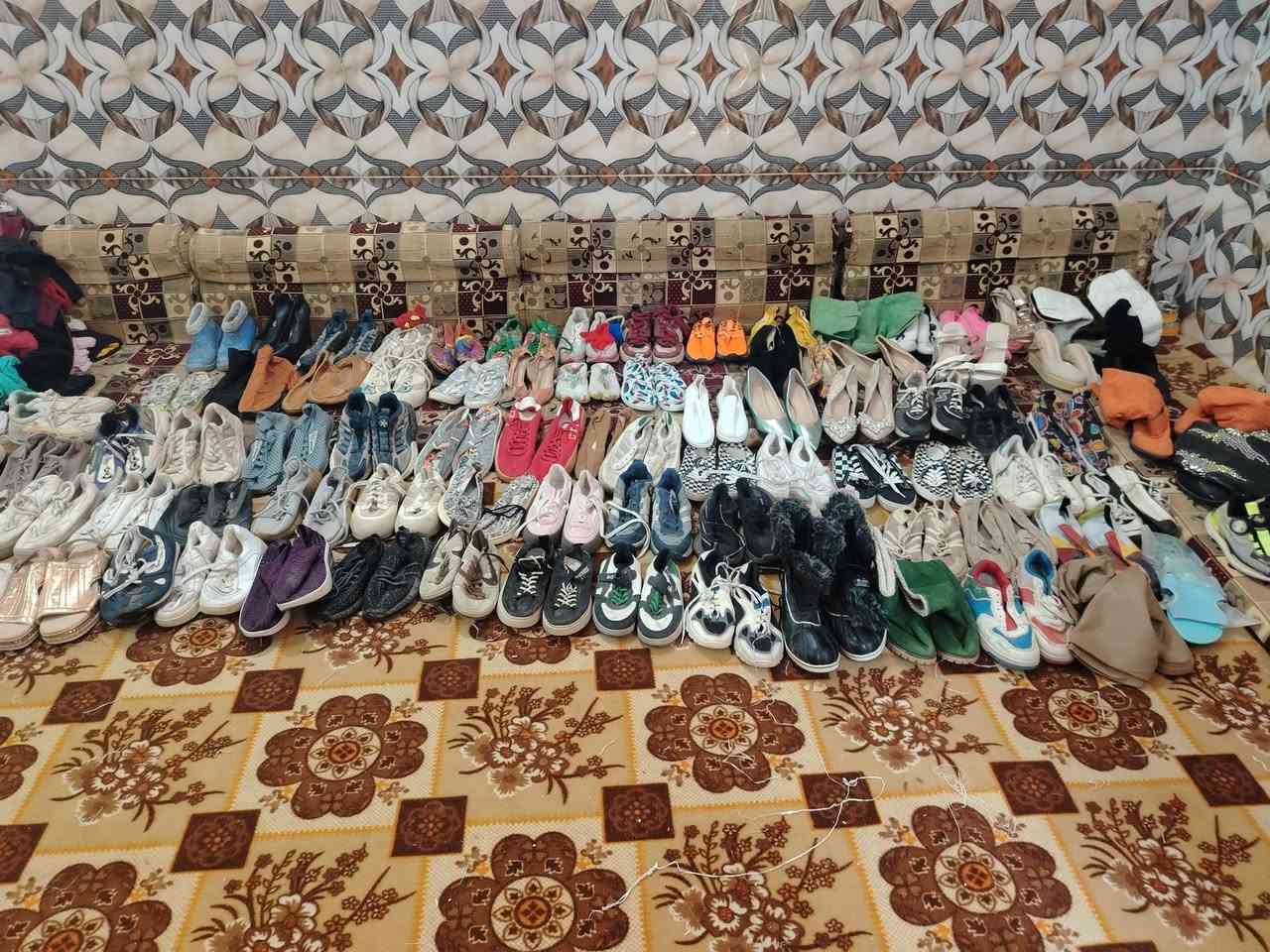 سلام عليكم شباب يوجد الدينا باله قماصل وحذيه البيع الحذيه زوج ب3زوجين ب5وقماصل ب1500وبالف مكاني الغراف حي الفلاح تواصل ***********عباس ابو علي
