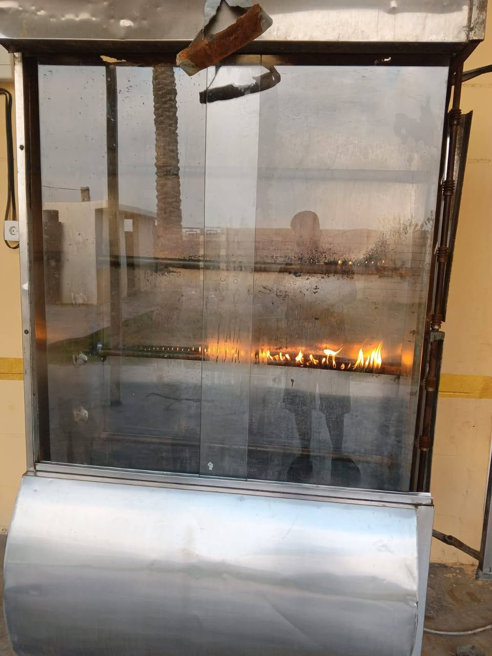 متاح للبيع شوايه دجاج
وغلايه فلافل وبركر وفنكر وغيرها  
المكان شهربان  الصدور
***********
