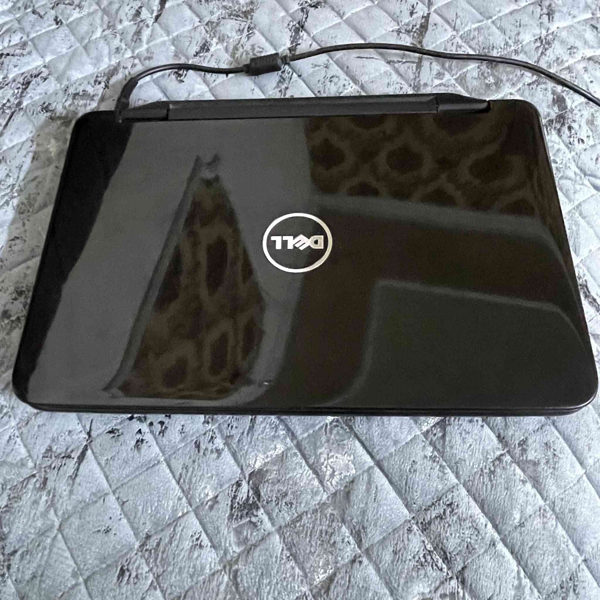 مستعجل عله البيع السعر / 180 الف 
A company laptop.DELL 
 تدعم فيديوات 4k 
المواصفات موضحة امامكم بل صوره 
ملاحضه : الحاسبه متروكه جانت وبيهه نقص 4 دكم 
والنظافه والدقه كدامكم 
متوفره شاحنتهه وياهة 
عنواني واسط / العزيزيه / 
 متواجد واتساب /***********
