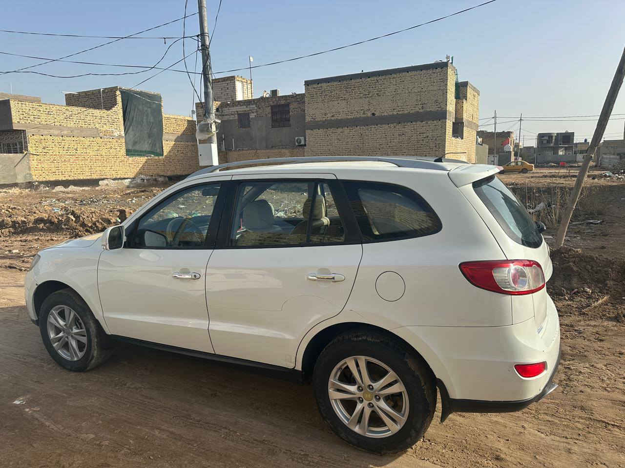 سنتافي للبيع موديل 2011 مكفوله فقط شخط واضح مكينه 2400 حداديه تخم باتري جديد سبعه رابع داخل جلد حساس  ادمن وافق رجاءا الإتصال 
***********
