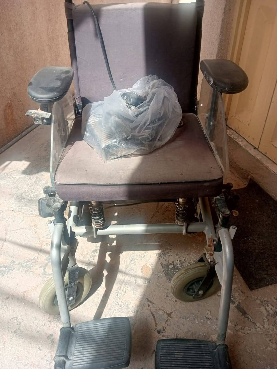 السلام عليكم ورحمة الله وبركاتة عربانه شحن بيهه عايزه بطاريه  نضيفه سعرهه ميتين وخمسين وبيهه مجال بسيط عنوان كوفه شارع لمعمل


**إذا كنت صاحب هذا الإعلان وتريد حذفه لأي سبب، رجاءا أرسل رسالة إلى الدعم الفني**