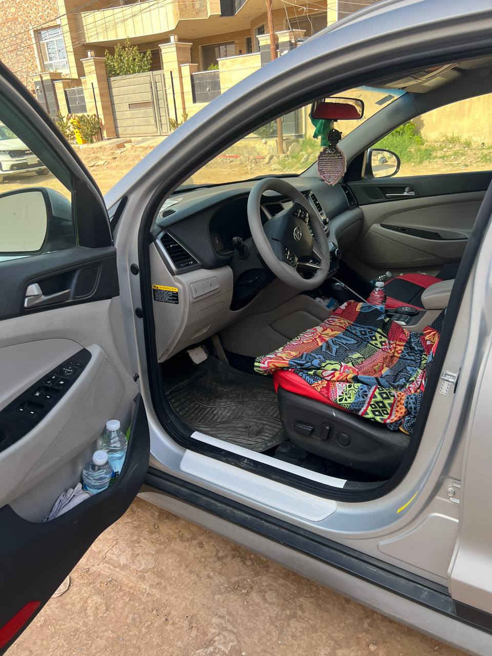 موديل 18فول عدا بصمه وفتحه
رقم بابل بسمي  5ويل كب 
تخم تاير حداديه جديده 
كير مكينه كهربائيات على وضع الشركه ماشيه 100mil
سياره مال جناي سعره 180
بيه مجال للشراي بيه اخراجيه للسعوديه بعدله 8شهر وتصقط مكاني حله 
***********
