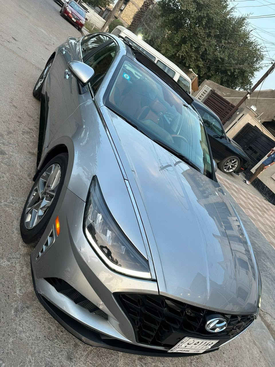 السلام عليكم 
سوناتا للبيع موديل 2020 فول مواصفات محرك 2500 المرغوب  السياره حلوه ونضيفه موجود سوناره وياه وصور الحادث السياره جاهزه السعر 172$
عنوان بغداد حي الجهاد 
***********
*********** بغداد, العراق
