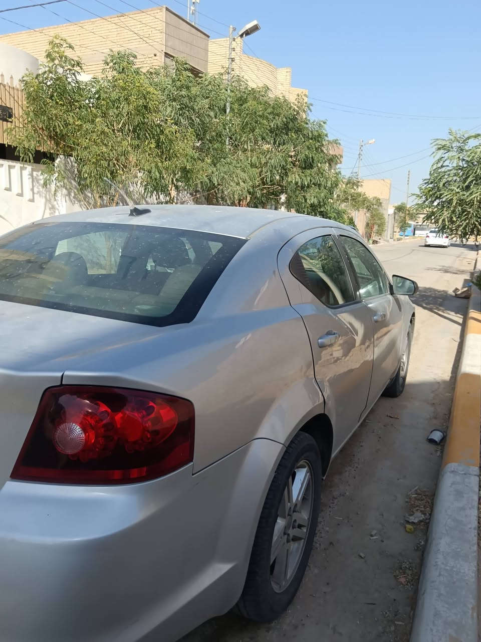 سلام عليكم
افنجر ١٢ سياره باسمي تحويل مباشر على ايدي من الشغل للبيت نقصه درايم و دبل امامي جهه السايق و كبريسر ينكصن من السعر ممسويها لان ما عندي وقت حتى اغسلها 

حداديه جديده

فريز تبريد جديد

تخم تايرات

غرفتها كلش نظيفه ننقصها حمام

كير و محرك ممتاز
 السياره ماشيه ١٣٠
السعر ٦٠ و بيها مجال بسيط

***********
