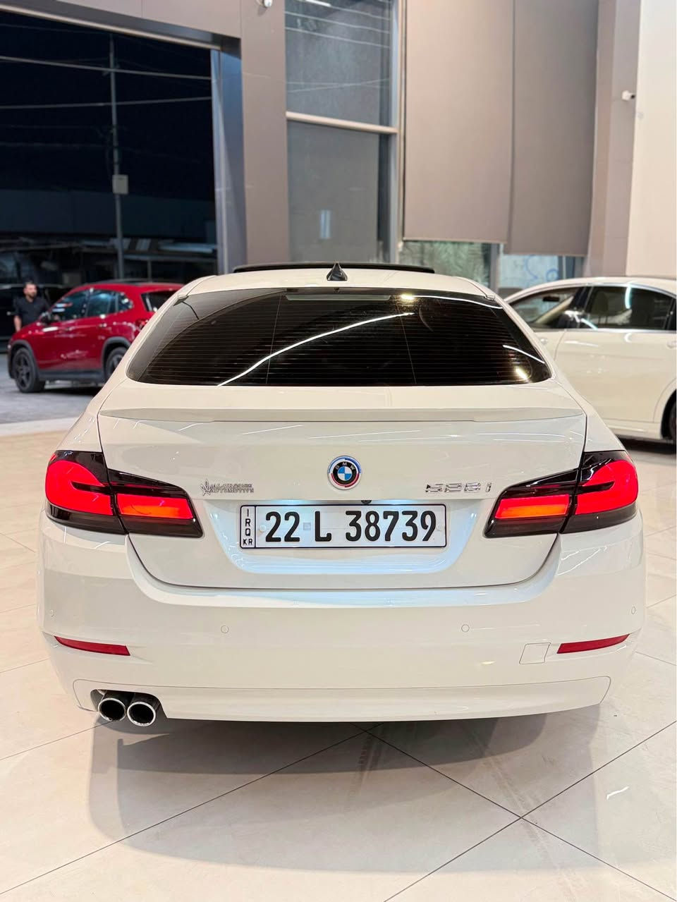 📣 للبيع: BMW 528i موديل 2016 (F10)
سيارة نضيفة (فول مواصفات)، جاهزة للاستخدام ولا تحتاج اي مصروف .

🔹 تفاصيل السيارة :
 الموديل: 2016 (الشكل F10)
وارد وكالة العروش
 المسافة: 195 ألف كيلومتر
 الحالة الميكانيكية: كير ومكينة بشرط الفحص، السيارة مسرفسة بالكامل (ما بيها أي مصروف نهائياً).
كفالة عامة، توجد شوية تعديل بارد بدون صبغ.

🔹 المواصفات :
داخل الأبيض، 
كراسي تحكم كهربائي  (ميموري).
 4 مودات  (Comfort, Eco, Sport, Sport Plus).
خمس بردات (خلفية وجانبية).
 بصمة.
 حساسات أمامية وخلفية .
شفتات ستيرن .

💵 السعر:
 185 ورقة (18,500$ دولار) وبيه مجال قليل جداً للشاري.
📞 للتواصل والاستفسار :
[***********] أربيل, العراق
