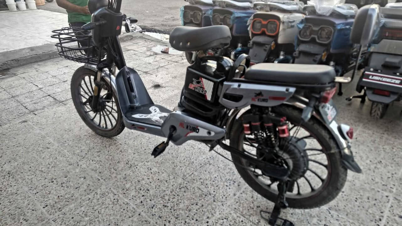 ماطور شحن 4 بطارية مستعمل  نضيف بطارية نص عمر بدون اي ضرر شرط السعر 150 المكان حي عدن*********** موصل, نينوى
