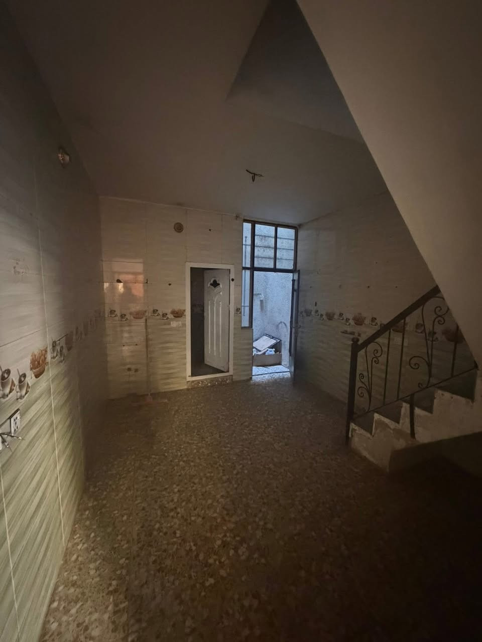 مشتمل للاجار الشعب خلف مطعم حجي عادل ٥٥ متر
استقبال وخدمات ومطبخ مع غرفتين نوم البيت 

كلش نضيف السعر ٤٠٠ قفل 

معروض بمكتب الكناني ***********
