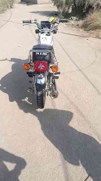 سلام عليكم عندي دراجة البيع موديل 26سكنر دراجة نضيفه جدا ماصرله شهر عندي ما جوب خاص هاضه رقمي ودك عليه***********
