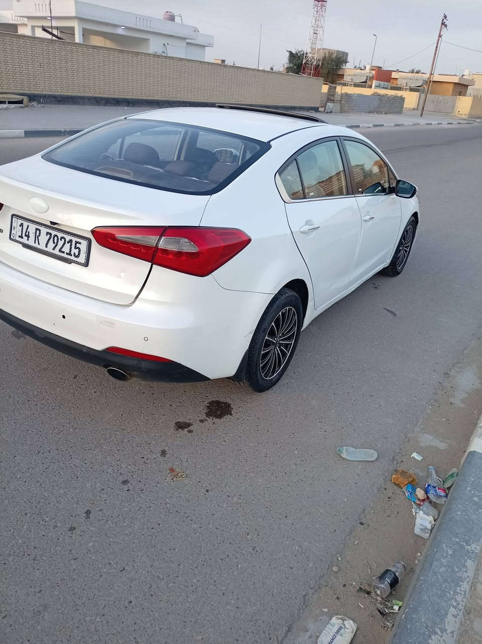 سلام وعليكم سيراتو مديل 2015 وراد خليجي فتحه كامل مواصفات ماعده بصمه مكينه وكير كفاله 1600 دوش تبريد حداديه كامله جاهزه تخم تاير جديد رقم بصره انكليزي السياره طابه هزه كامله سنويه 2031 السعر 93 رقم الهاتف ***********
