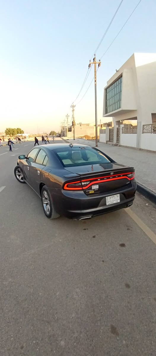 السلام عليكم جارجر موديل 2016 رقم بغداد وارد امريكي قطعتين جاملغ خلفي وباب بدون دواخل وبدون ارباك وبيه مكانين رش مقدار شبر مكينه 3600مكفوله كير مكفول حداديه امامي خلفي جديده سياره مال بيت ما بيه نقص جاهزه ومواصفاته معروفه مكاني واسط عزيزيه السعر 165وبيه حق الجيه ***********
