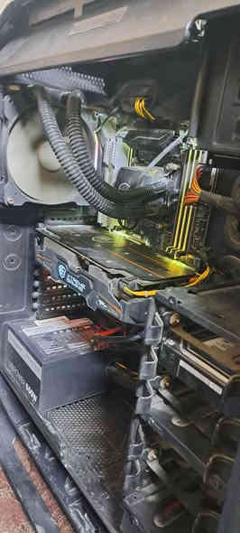 كيس تجميعه للمونتاج والالعاب بمعالج كوراي 7

المعالج  Intel Core i7-7800X

تبريد مائي كولر ماستر 120 m

الرام 16 كيكا ddr4

المذربورد gigabyte aorus x299 gaming 7

الهاردات  ssd 256 gb - hdd 500 gb

كرت الشاشة gtx 1060 6gb gigabyte aorus

البور سبلاي thermaltake 550w

الكيس cooler master full atx case

الكيس بي25 لعبة قوية مثل Marvel's Spider-Man 2

سعر الكيس 400 الف رقمي ***********

بغداد شارع الصناعه لايوجد توصيل
