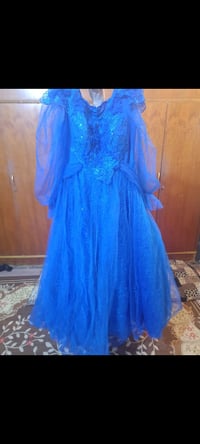 للبيع • ملابس