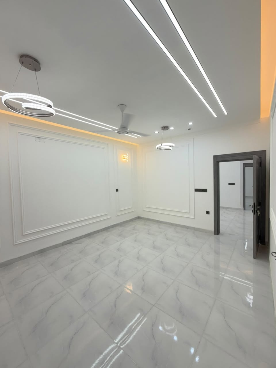 **منزل للبيع في مجمع جنة تكريت السكني** 🌟
**مقدم من مكتب التساهل العقاري**
### 📍 تفاصيل العقار:
 * **الموقع:** تكريت - مجمع جنة تكريت السكني.
 * **المساحة:** 200 متر مربع.
 * **السعر:** 115 مليون دينار عراقي.
### 📞 للاستفسار والتواصل:
لمزيد من التفاصيل أو لترتيب موعد لمشاهدة العقار، يرجى الاتصال بنا:
 * **رقم الهاتف:** ***********
  خيارك الأمثل للعثور على منزل أحلامك في تكريت.
