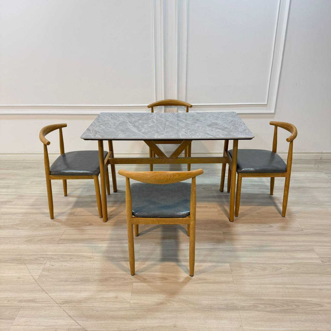 ميز طعام 4 كرسي رجل حديد دوشمه جلد سطح الميز رخام مزجج
قياس الميز 70*120 سم 
هيكل حديد بالكامل صبغ حراي
يوجدتوصيل لجميع المحافظات


**إذا كنت صاحب هذا الإعلان وتريد حذفه لأي سبب، رجاءا أرسل رسالة إلى الدعم الفني**