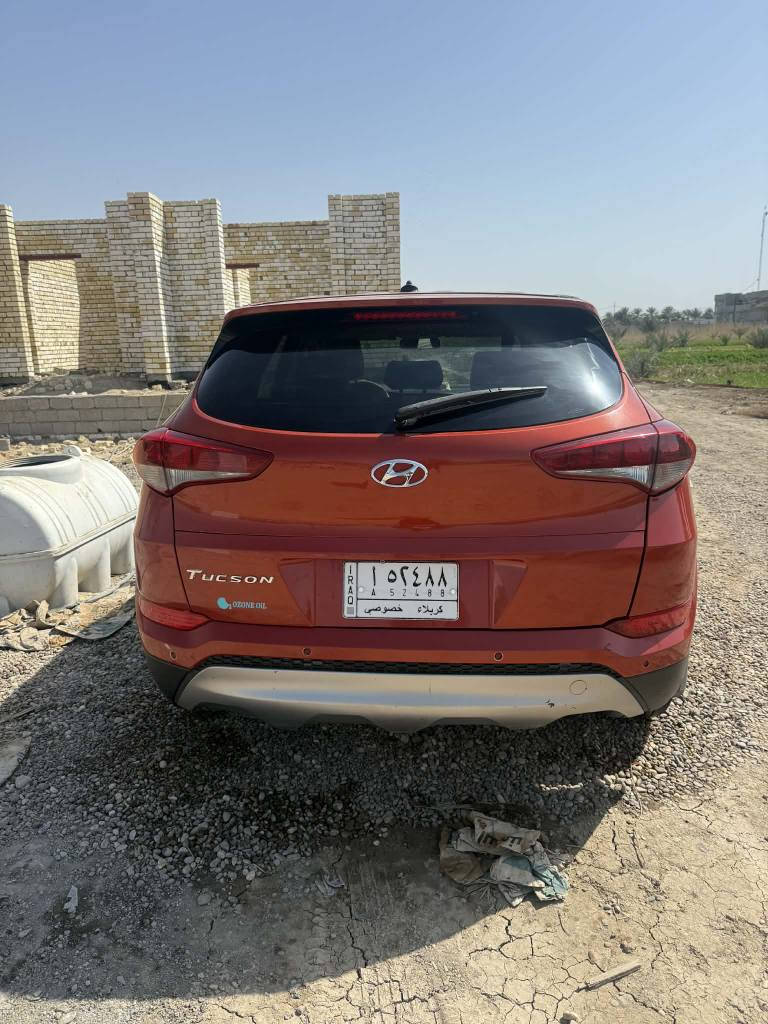 توسان امريكي محرك 2000حادثه جاملغ خلفي وباب صفحه السابق ماشيه ٦٠ الف سياره نظيفه جدا ماعايزه برغي موديل ١٦ كير محرك حداديه تبريد تخم تأثير سعره ١٣٣ للاستفسار *********** بيه وات ساب موجوده حله حلة, بابل
