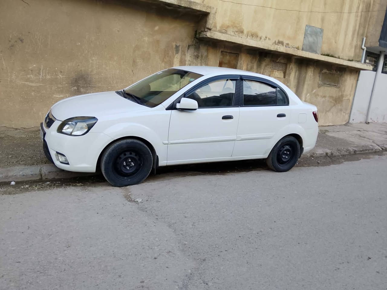 اسلام عليكم
كيا ريو 12 وارد كوري
كير توماتيك جام كهرب
محرك 16
مري شفط
داخل برايد 
رقم نينوى دولي
بدون صبغ بدون تبديل 
بيها بارد شبر باب السايق  وباب الخلفي
السعر 95
***********
