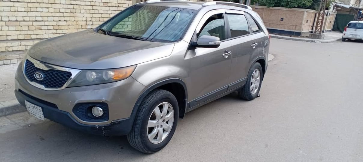 سيارة سورينتو موديل 2011 امريكي السيارة خير من الله كير مكينه تبريد تدفئة كلهن خير من الله السيارة حادثه جاملغ الامامي بدون دواخل مكينة 2400  السعر 122$ وبيه مجال بسيط حك الجية 
*********** بغداد, العراق
