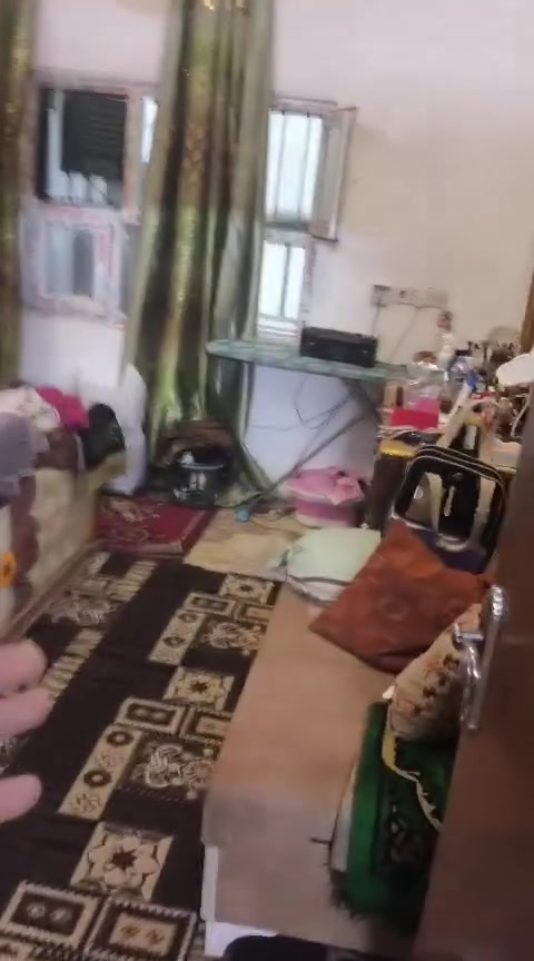 السلام عليكم بيت للبيع المساحه ٢٠٠ متر التحرير  السكك  للإستفسار اكثر ***********
