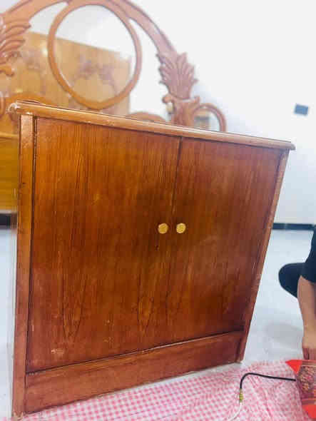 السلام عليكم ورحمه الله عندنا غرفه سته باب طابقين مستعمله صاج اتصال على رقم***********
