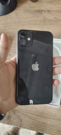 ايفون 11 عادي 128كيكه بطاريه ٩٤ جهاز نضيف مال بيت الي يريد يدخل خاص او...