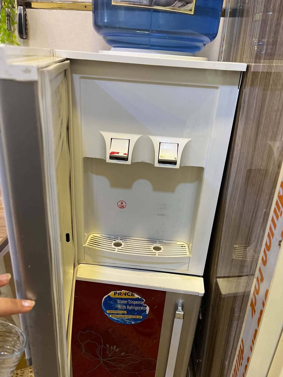 براد ماء للبيع بدون لطل السعر ٧٠ شغال ماء حار وبار


**إذا كنت صاحب هذا الإعلان وتريد حذفه لأي سبب، رجاءا أرسل رسالة إلى الدعم الفني**