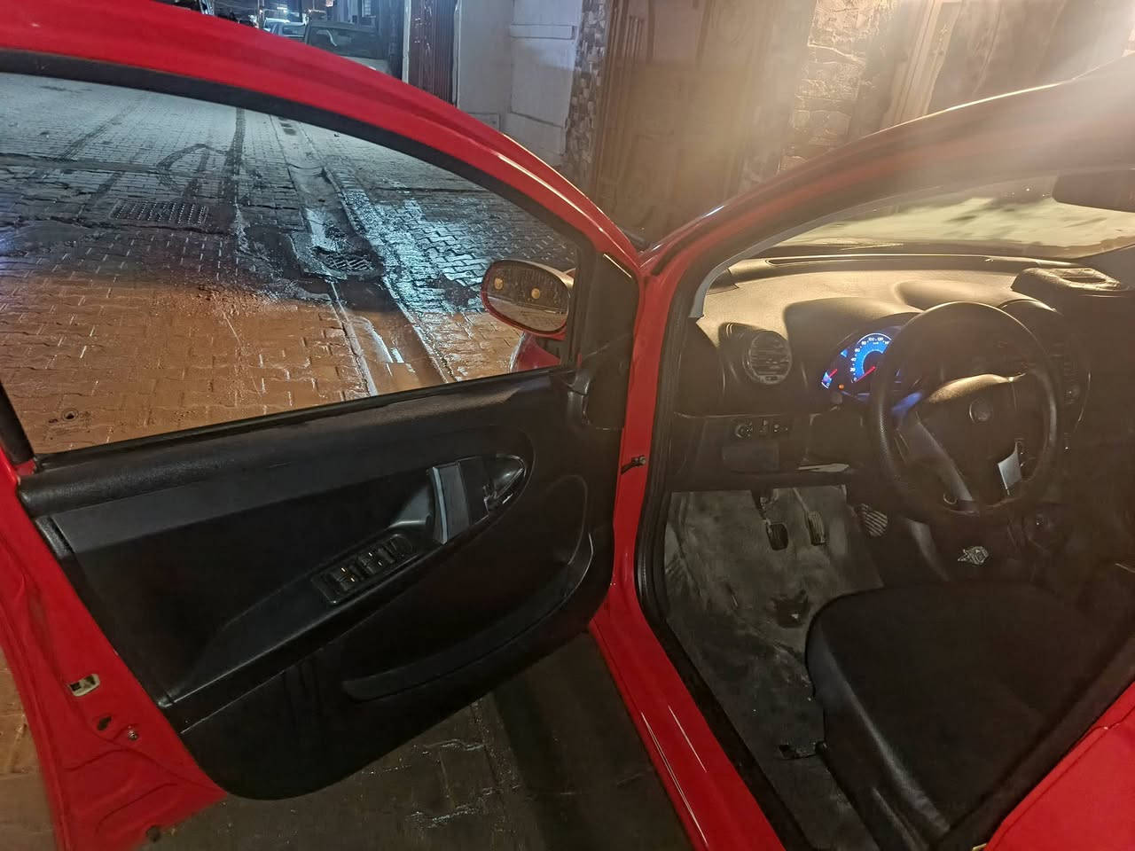 السلام عليكم للبيع جيلي بانده كروز 2013 مكينه خير من الله تبريد شغال بيه مشكله بل كير السعر55 وبيها مجال مكاني بعداد ***********
